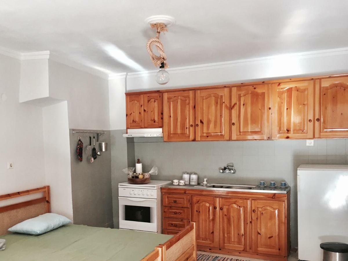 Отель Vitina'S Little House Экстерьер фото